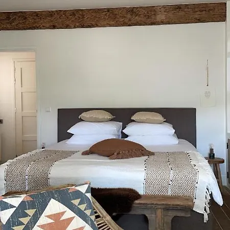 Bed & Breakfast No. 42